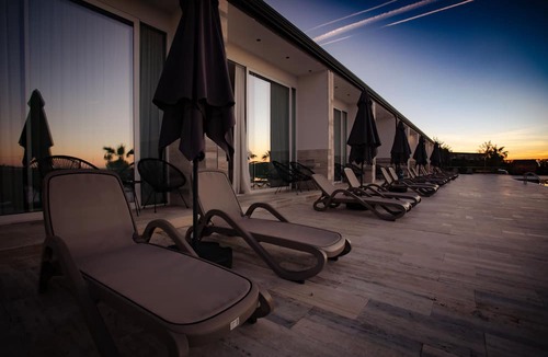 Maminas Hotel | Lumeris lakeview Suites and SPA
