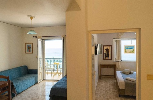 Agia Pelagia Apartment | Beachfront Panorama Aprtmnt - Kythira Seafront Gem