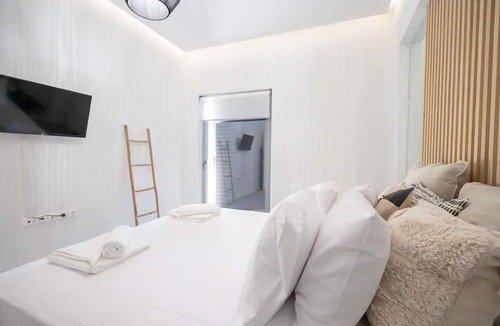Peiraiki Apartment | Piraeus Cozy Apartment for 4 Persons