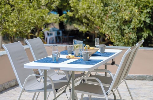 Pyrgos House | To Pournari Beachside Garden House