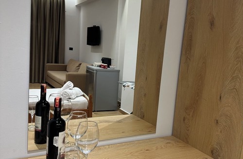 Kodrra Bed & Breakfast | Suites Kozi