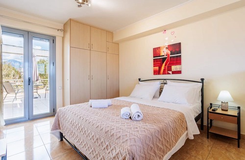 Filiatra Apartment | Cozy Studio w Balcony in the Center of Filiatra