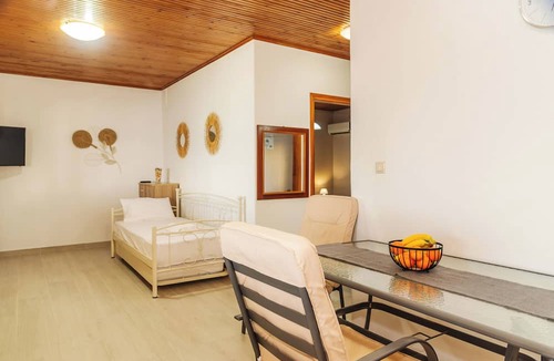 Lefkimmi House | Sea Breeze Oasis-Tranquil Coastal Escape