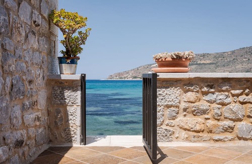 Neo Itilo Villa | Aura Seafront Villa