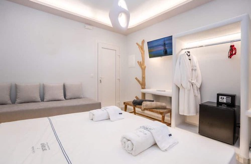 Perissa Hotel | Zen Suites & Spa