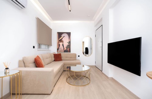Glyfada Apartment | Stylish Apartment in Athens Riviera with Outdoor Patio
