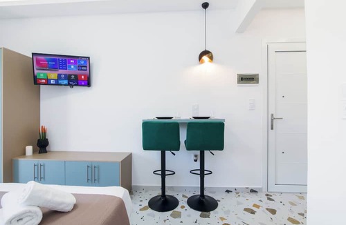 Lefkimmi House | Anais Luxury Living Green