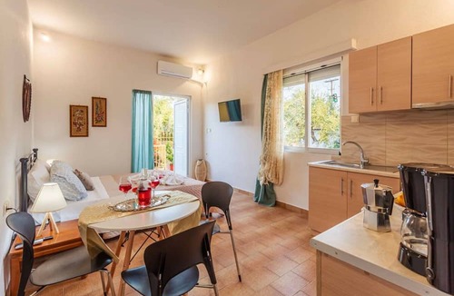 Kalamata House | Summer Rose Garden Getaway - A Step to the Beach