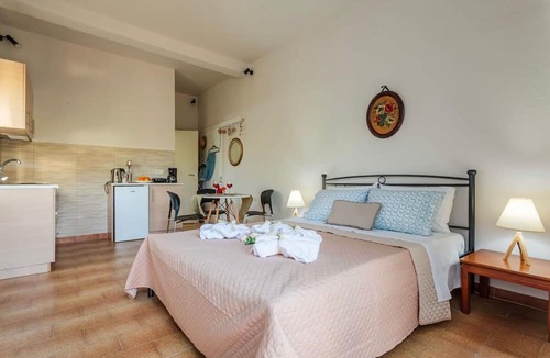 Kalamata House | Summer Rose Garden Getaway - A Step to the Beach