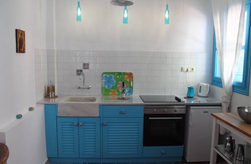 Kompi House | Icon Painter Villa 'Peroulia 4