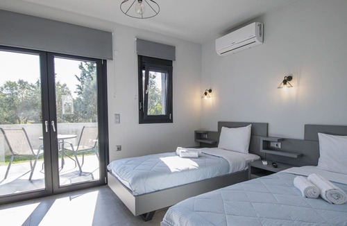 Nea Iraklia Villa | TheaSea Villa cooling & heated floor
