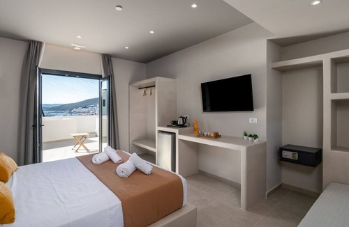 Adamas Bed & Breakfast | Afroessa Milos