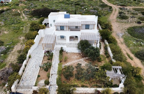 Agios Georgios Villa | Bougainvillea House