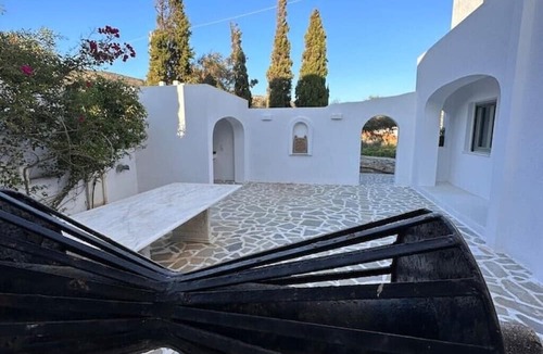 Agios Georgios Villa | Bougainvillea House