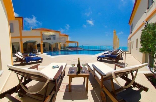 Manganos Hotel | Belle View Hotel