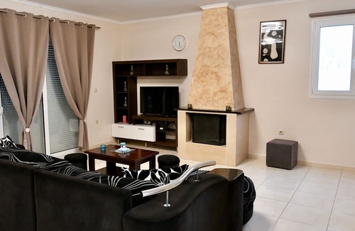Petaloudes Villa | Angels Villa in Kremasti