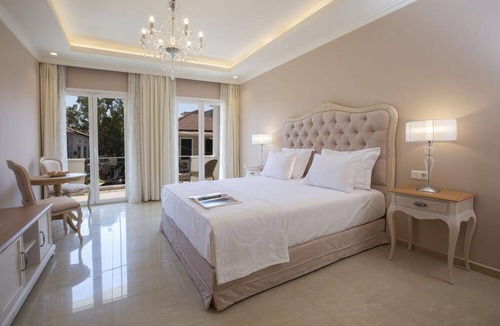 Nidri House | VK Luxury Suites - Private Parking - Adults Only