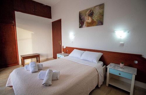 Acharavi House | Harrys bar & apartments