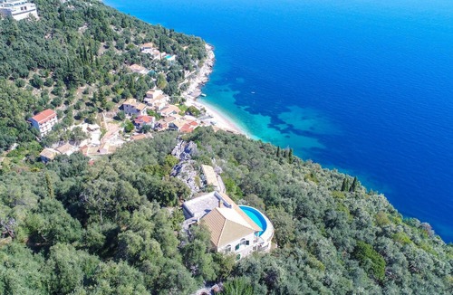 Katavolos Villa | House On The Rocks in Nisaki