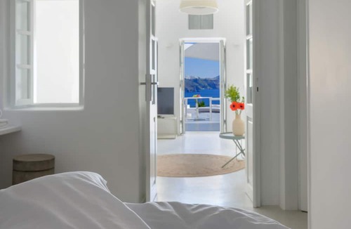 Oia Villa | Lathouri Cave
