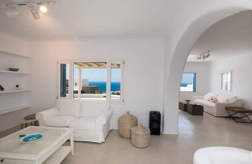 Platis Gialos Villa | The Mykonian Escape