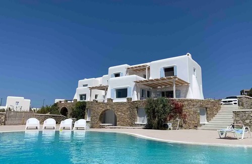 Platis Gialos Villa | The Mykonian Escape