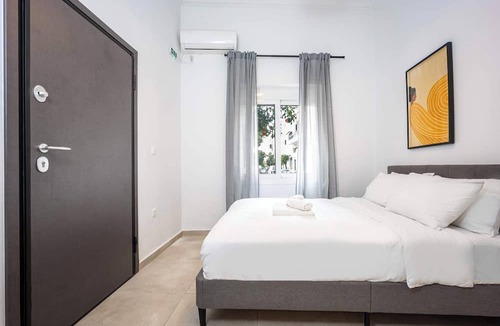 Vyronas Apartment | Warm & Stylish 1BR l King Bed