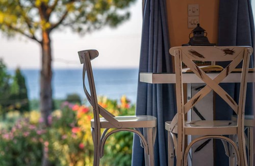 Amoudi Hotel | Julia Studios