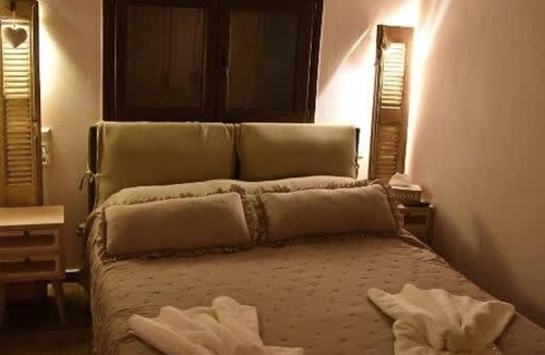 Arta Apartment | Arta Wood Stone Traditional Villa Central Stay