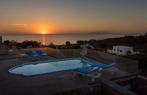 Karterados House | Queen of Santorini