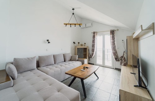 Poros House | Stellatos House