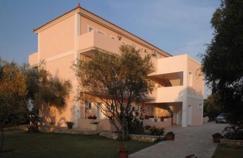 Svoronata Hotel | Helena's Studios