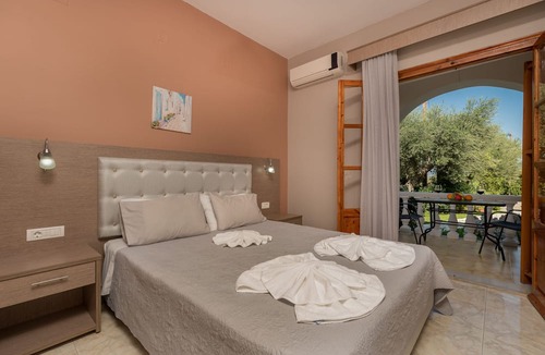 Psarou House | Pansion Mary Studios