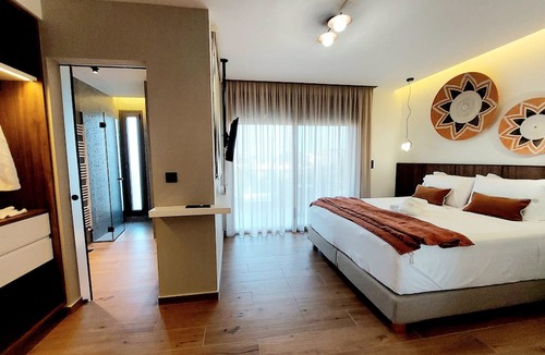 Nees Pagases Villa | Salina SPA Villas - with PRIVATE ECO-POOL, SAUNA & Hot Tub