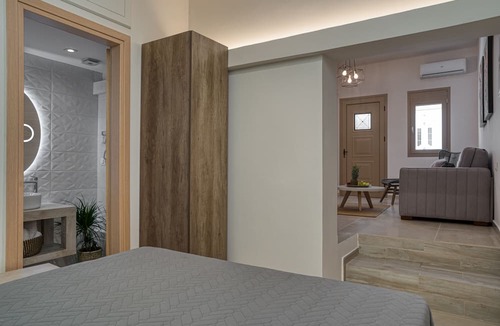 Zakynthos Town Apartment | Andy & Hari's Elegant Town Studios