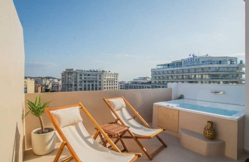Metaxourgio Apartment | The Suite Private Jacuzzi & Acropolis View