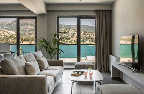 Argostoli Town Apartment | The Twelve Suites collection