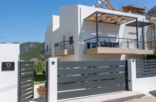 Psathopirgos Apartment | Two Olive Trees - "Branch" Apartment
