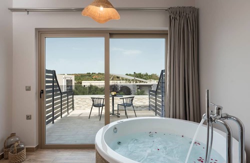 Makrys Tichos Apartment | Aequor Luxury Rooms