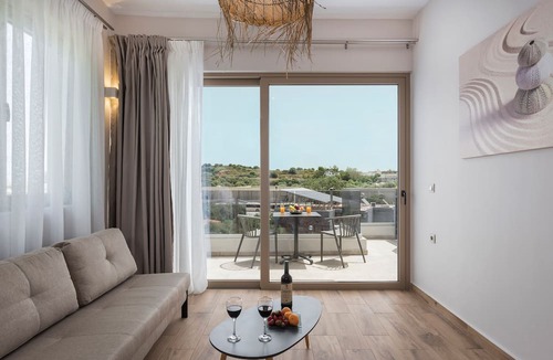 Makrys Tichos Apartment | Aequor Luxury Rooms