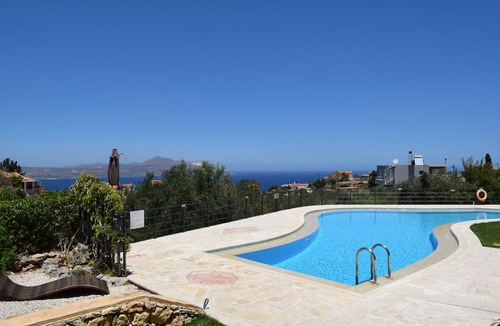 Kokkinon Khorion Villa | Boutique Villa with private garden, pool & parking. Blue flag beaches close by.