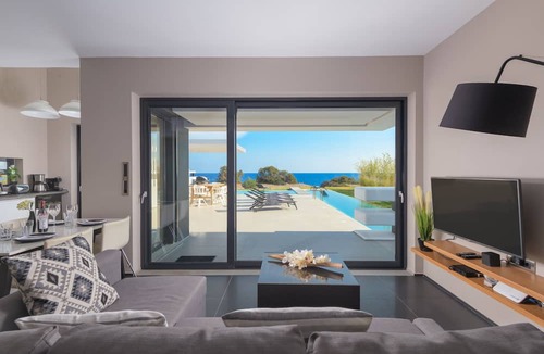 Gennadi Villa | Albatross Beach Front Villas