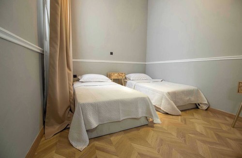 Plaka Apartment | Aerides LUX Spacious 5-bedroom apartment in Plaka, Athens