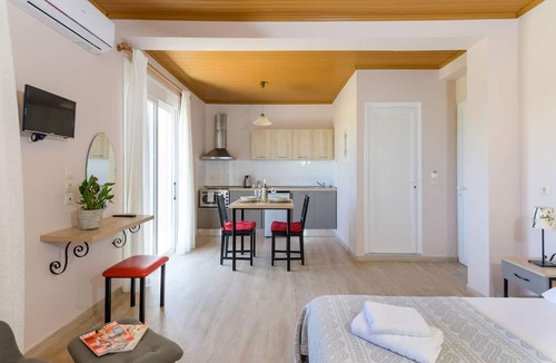 Mazarakata Apartment | Siora Maria Studios