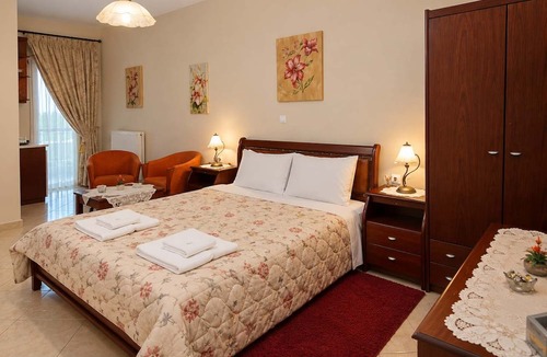Krionerion Apartment | Orama Hotel - Lake Plastira Fireplace Family Suite