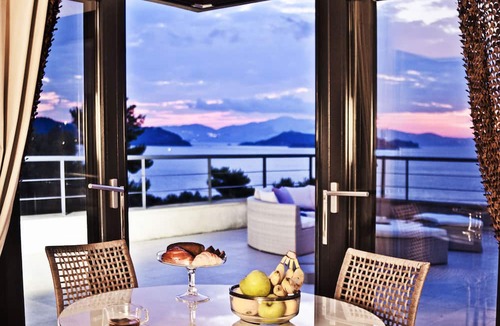 Vassilias Villa | Golden King