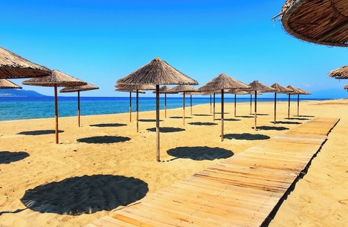 Keramoti Boat Rental | Sun-Kissed Sailing Adventure in Egeo Norte - Islas Griegas