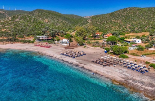 Karystos Apartment | Apartment 'Evia Family Paradise 1' with Mountain View, Wi-Fi and Air Conditioning