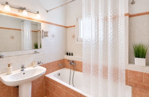 Alepou House | Villa in Corfu Town with a 300 m² garden, 4 bedrooms, dogs welcome