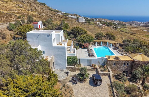 Paraga Villa | Unparalleled luxury and warmth meet sweeping Aegean blues - The ultimate Mykonos retreat